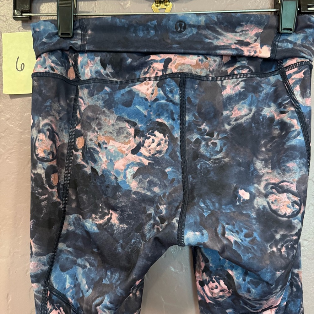 lululemon athletica Blue and Pink Floral Leggings - 6